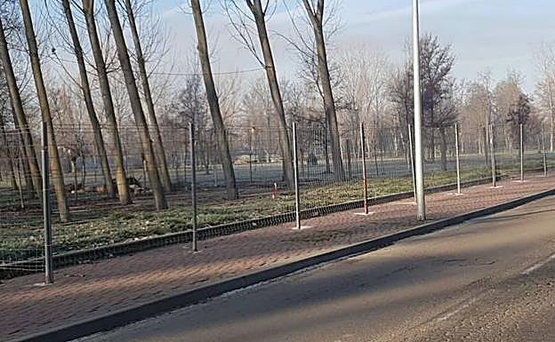 Toda la zona del paseo de la Alameda ya ha sido vallada para comenzar con la obra.