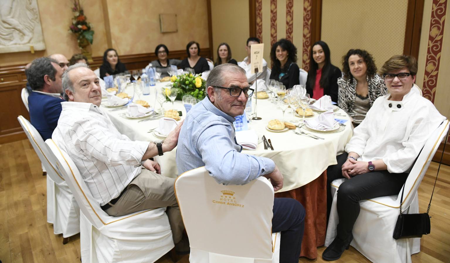 El Mesón Don Enrique, El Corcho, el bar Cubarsa, el restaurante La Martina y los hosteleros cigaleños Jesús y Rubén Valdivieso también fueron homenajeados en la XXXVIII Cena de Hermandad de la Asociación de Hostelería de Valladolid