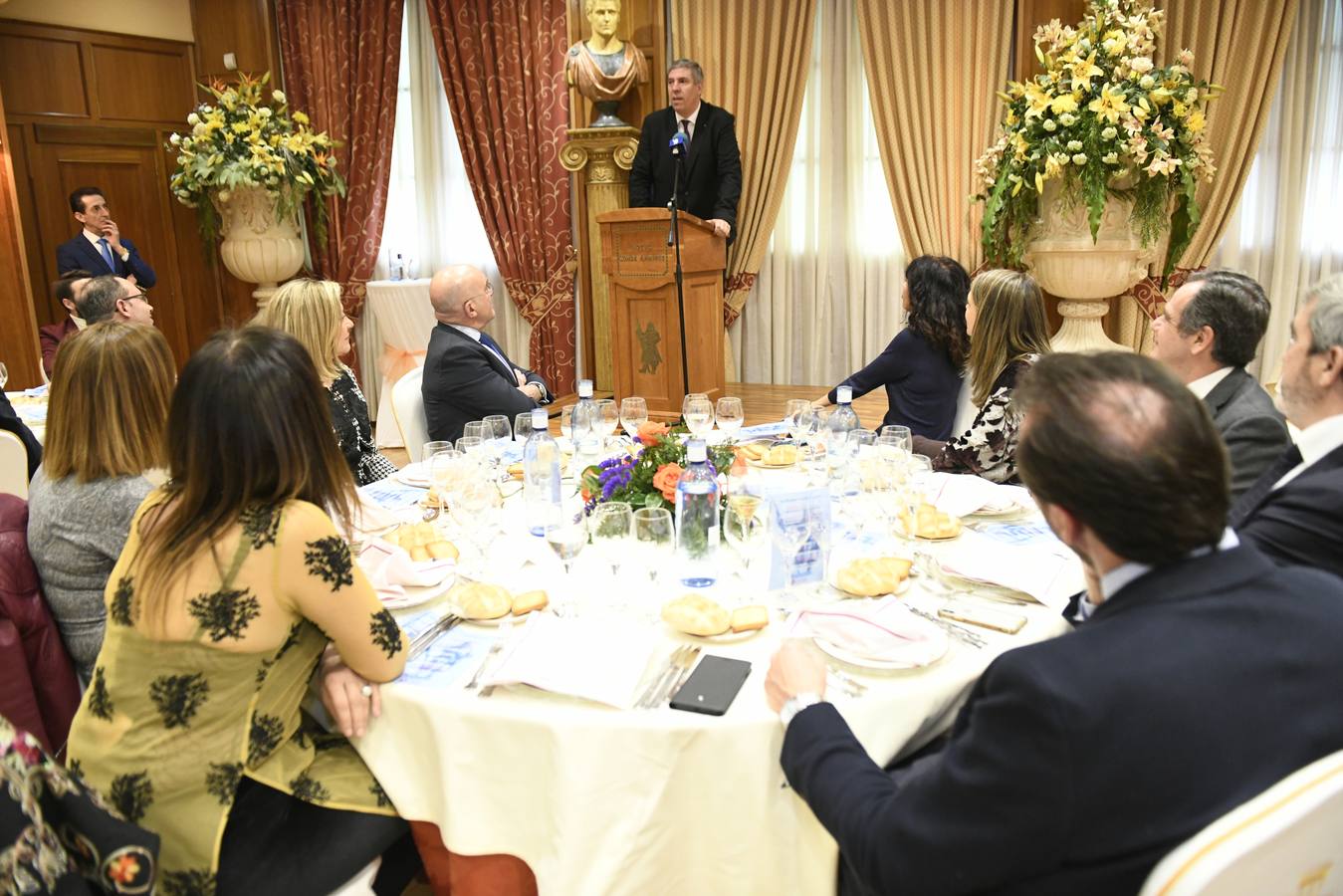 El Mesón Don Enrique, El Corcho, el bar Cubarsa, el restaurante La Martina y los hosteleros cigaleños Jesús y Rubén Valdivieso también fueron homenajeados en la XXXVIII Cena de Hermandad de la Asociación de Hostelería de Valladolid