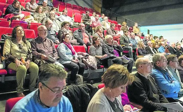 Representantes de ayuntamientos, durante el acto organizado por la Subdelegación. 