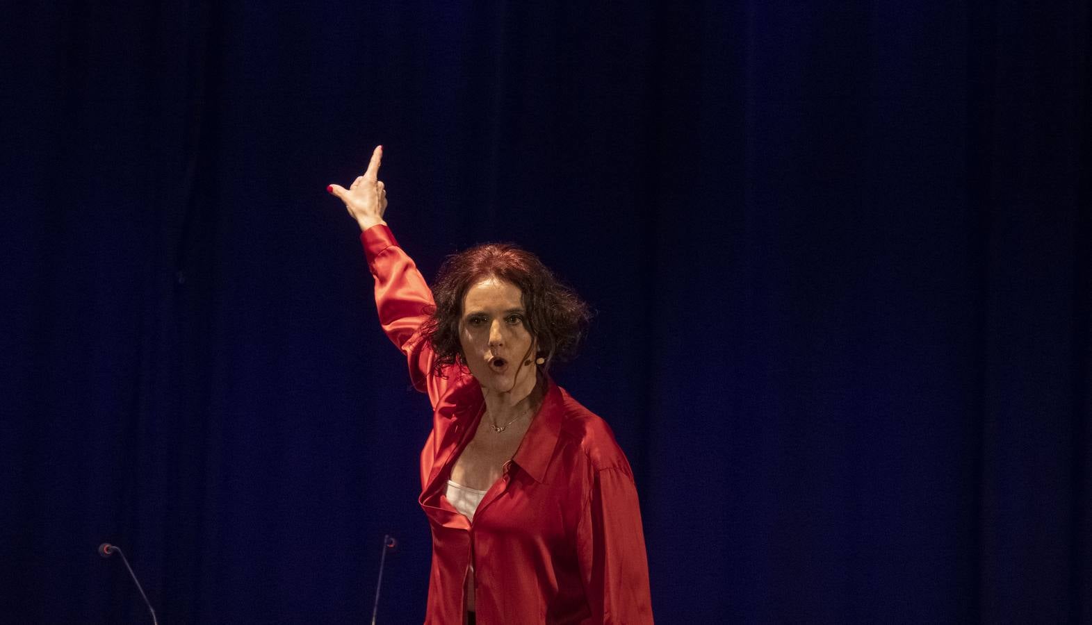 El centro cívico José Luis Mosquera acogió ayer el acto presidido por el alcalde de la ciudad, Óscar Puente