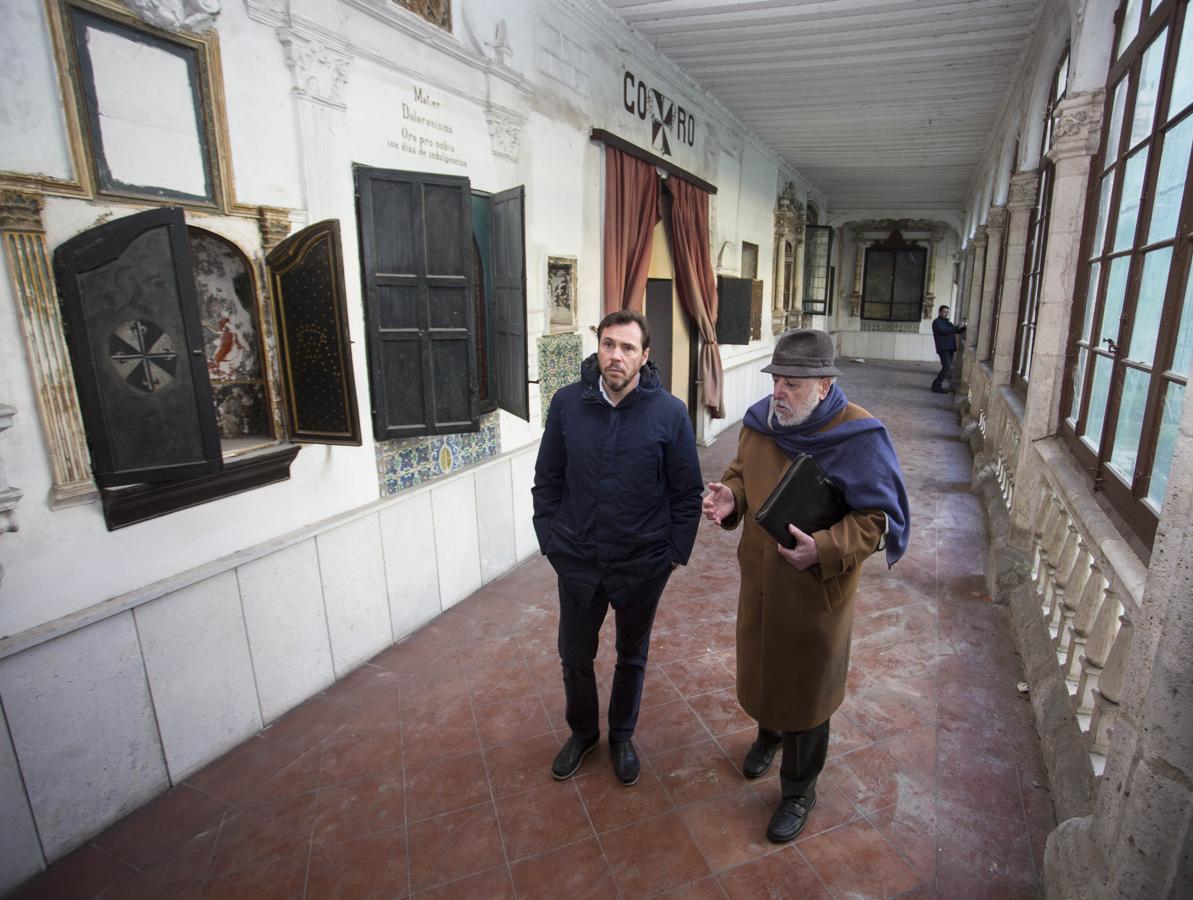 Visita del alcalde de Valladolid y los concejales al convento de Santa Catalina de Siena, adquirido por el Ayuntamiento.