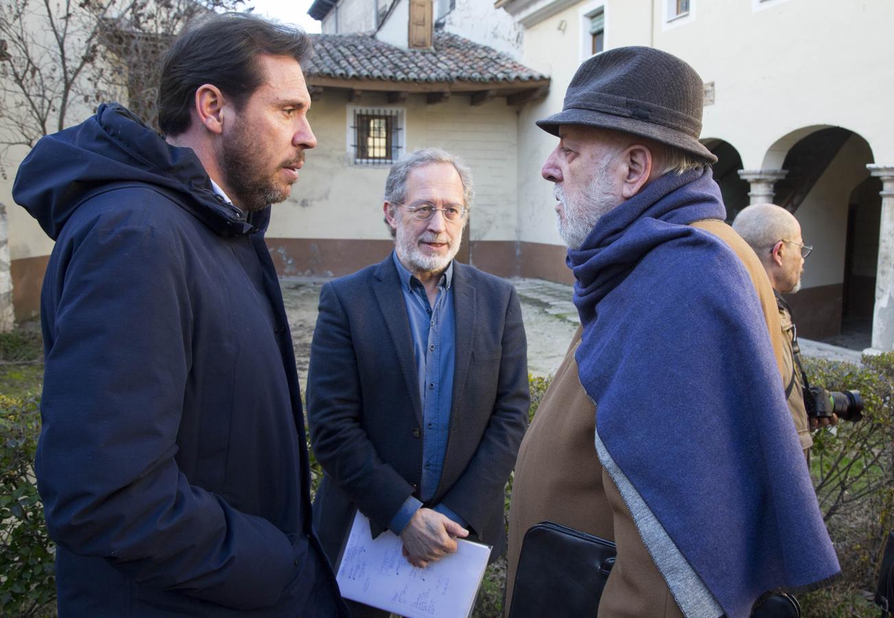 Visita del alcalde de Valladolid y los concejales al convento de Santa Catalina de Siena, adquirido por el Ayuntamiento.