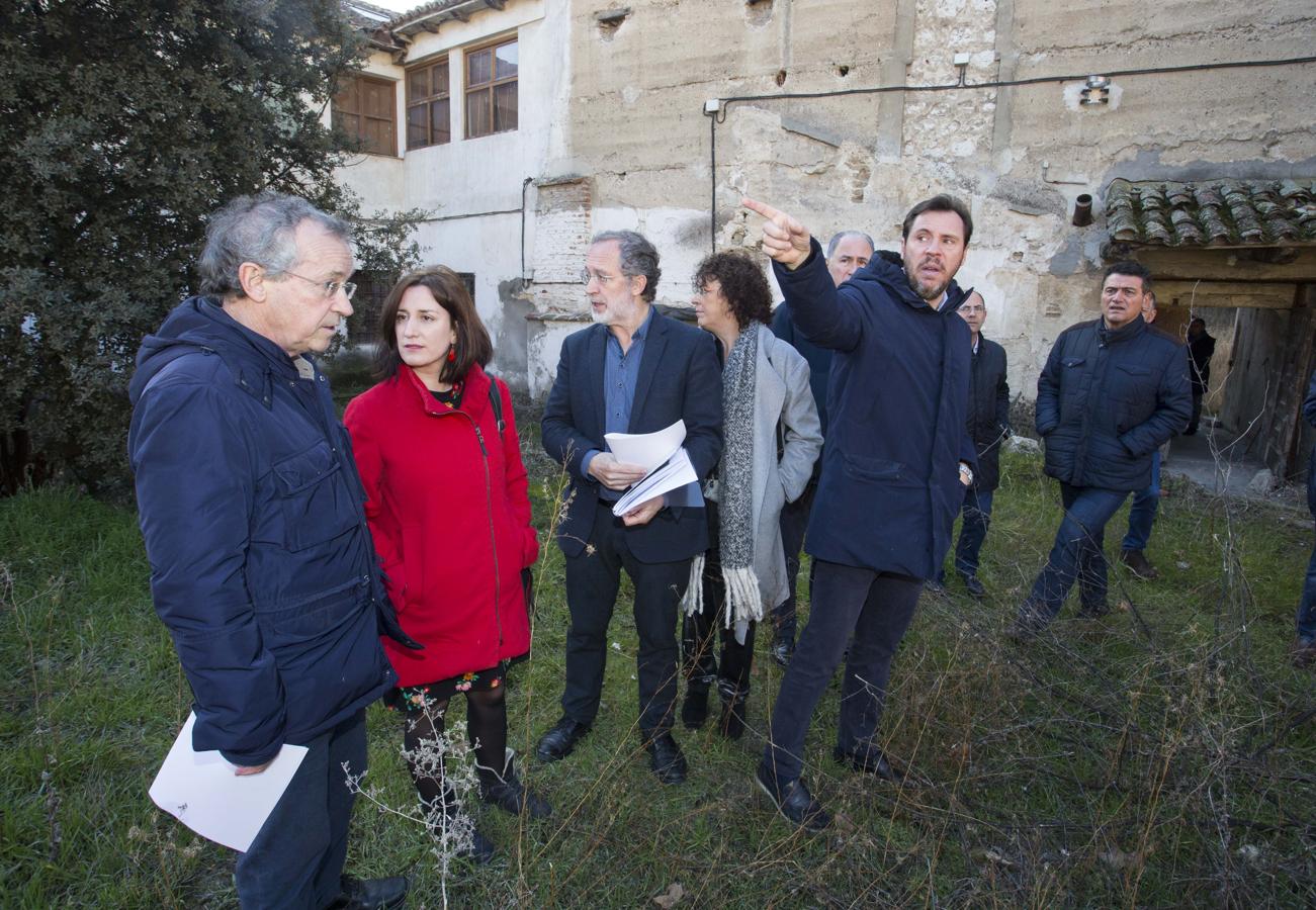 Visita del alcalde de Valladolid y los concejales al convento de Santa Catalina de Siena, adquirido por el Ayuntamiento.