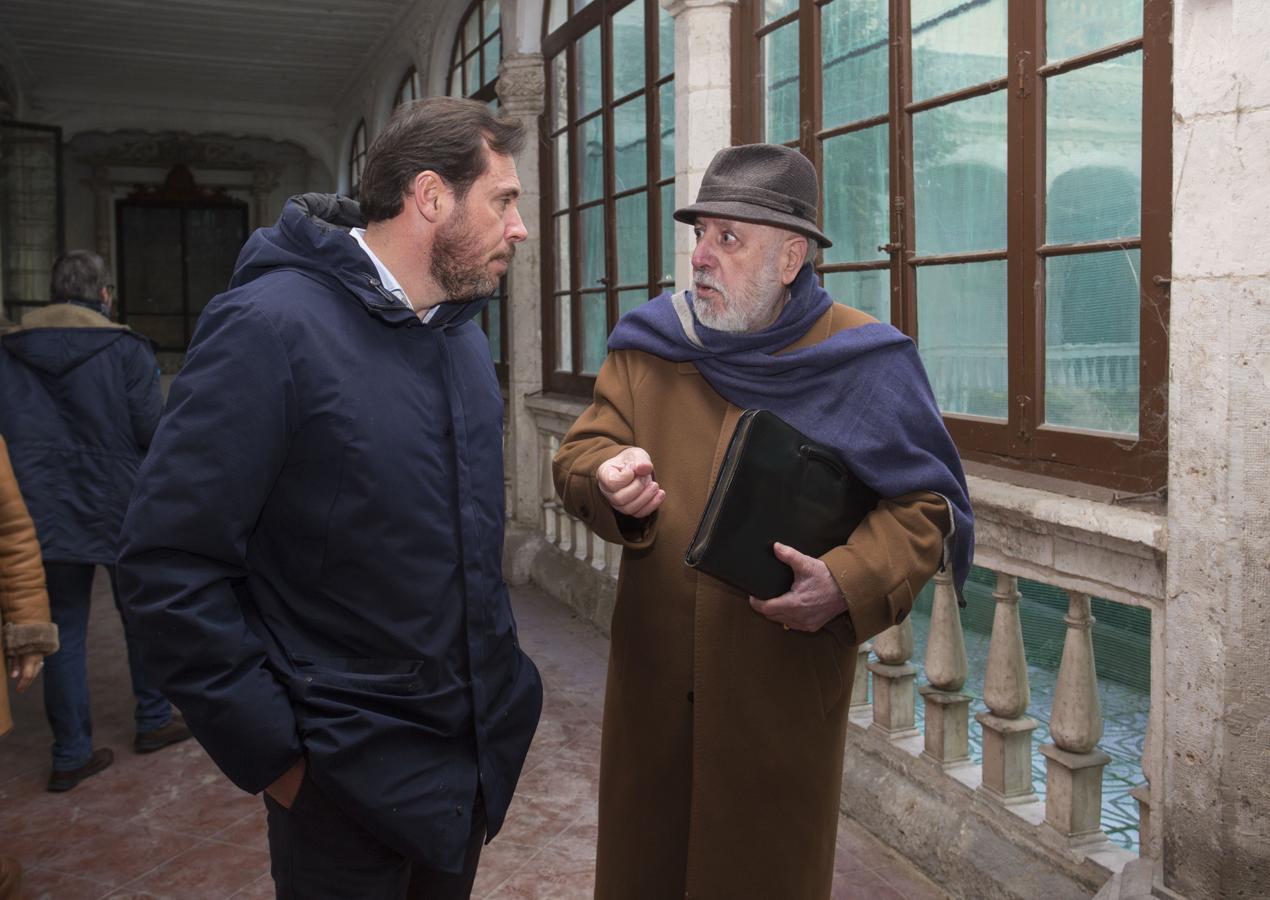 Visita del alcalde de Valladolid y los concejales al convento de Santa Catalina de Siena, adquirido por el Ayuntamiento.