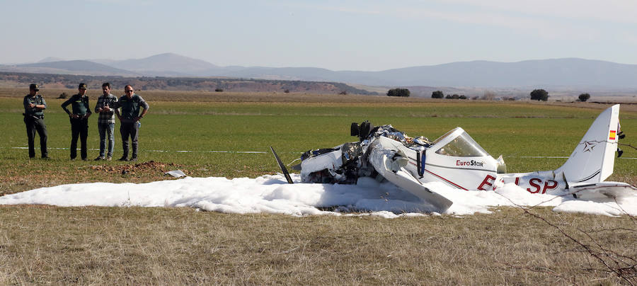 Fotos: Dos fallecidos al estrellarse una avioneta en Corrral de Ayllón
