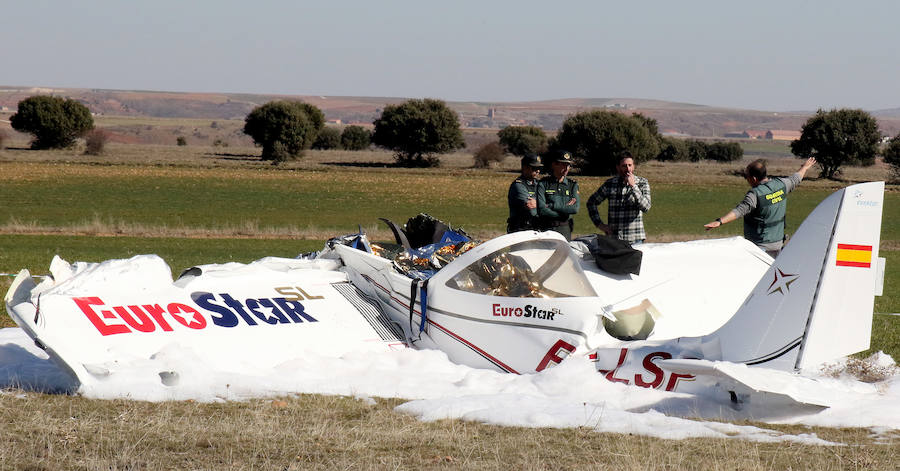 Fotos: Dos fallecidos al estrellarse una avioneta en Corrral de Ayllón