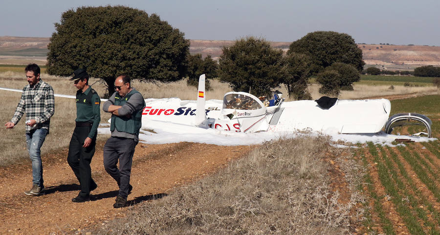 Fotos: Dos fallecidos al estrellarse una avioneta en Corrral de Ayllón