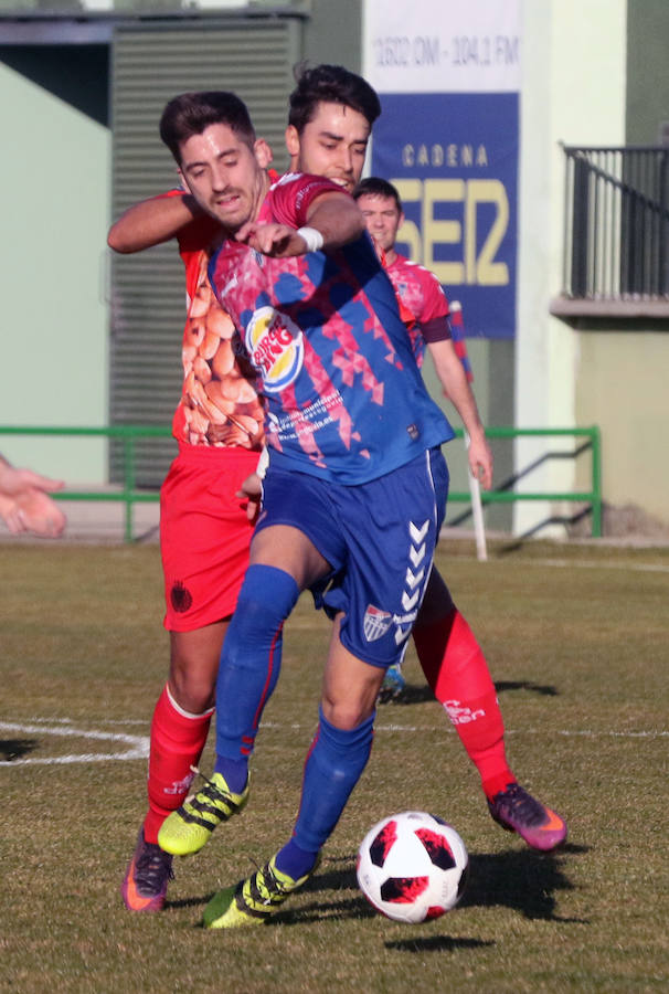 Fotos: La Gimnástica Segoviana se impone a La Granja en el derby celebrado en La Albuera (2-0)