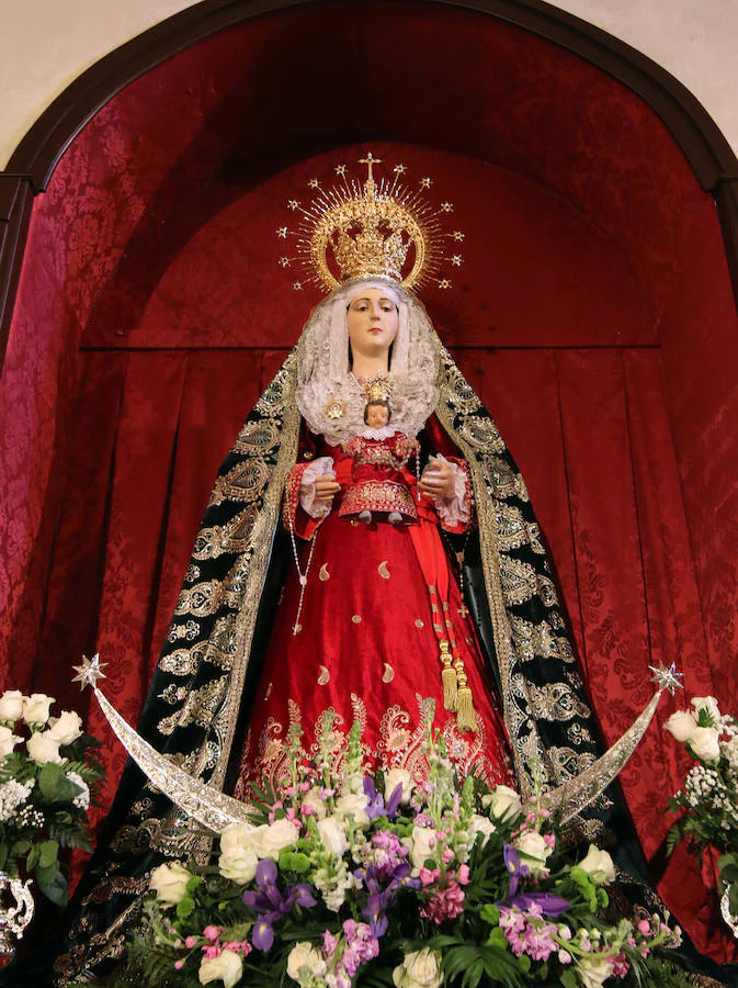 Fotos: Vía Lucis de la Virgen del Rocio en la iglesia de San Sebastián en Segovia