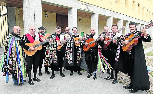 Tunos de Magisterio. 