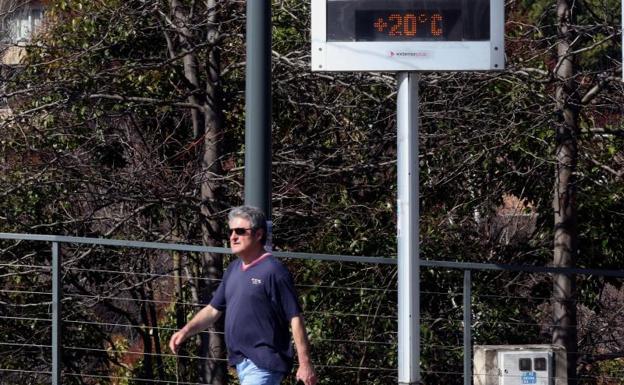 Un termómetro de Valladolid marca 20 grados este martes.