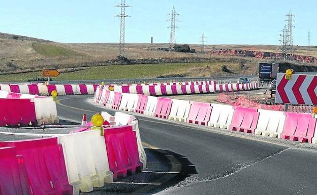 Obras que se llevan a cabo actualmente en la variante SG-20 para reconvertirla en autovía. 