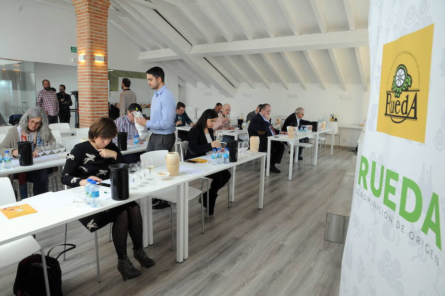 Cata de los Premios Sarmiento 2018 para elegir los mejores verdejos de la Denominación de Origen Rueda. 