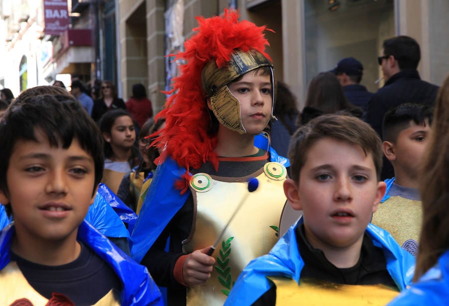 Fotos: Desfile de carnaval de alumnos del C.E.I.P. Domingo de Soto