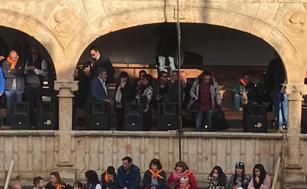 La familia de José Pinto en la balconada. 