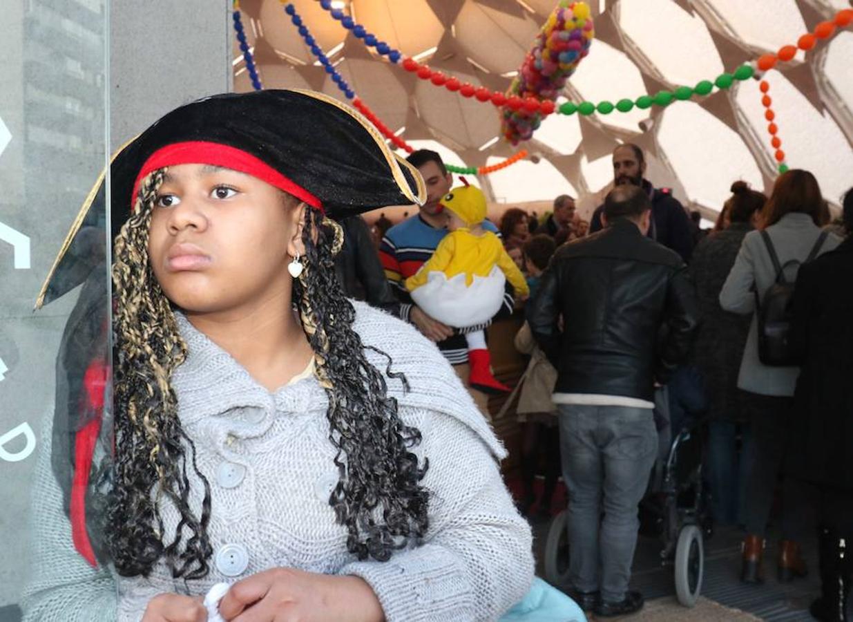 Pregón y actividades de carnaval en la Cúpula del Milenio.