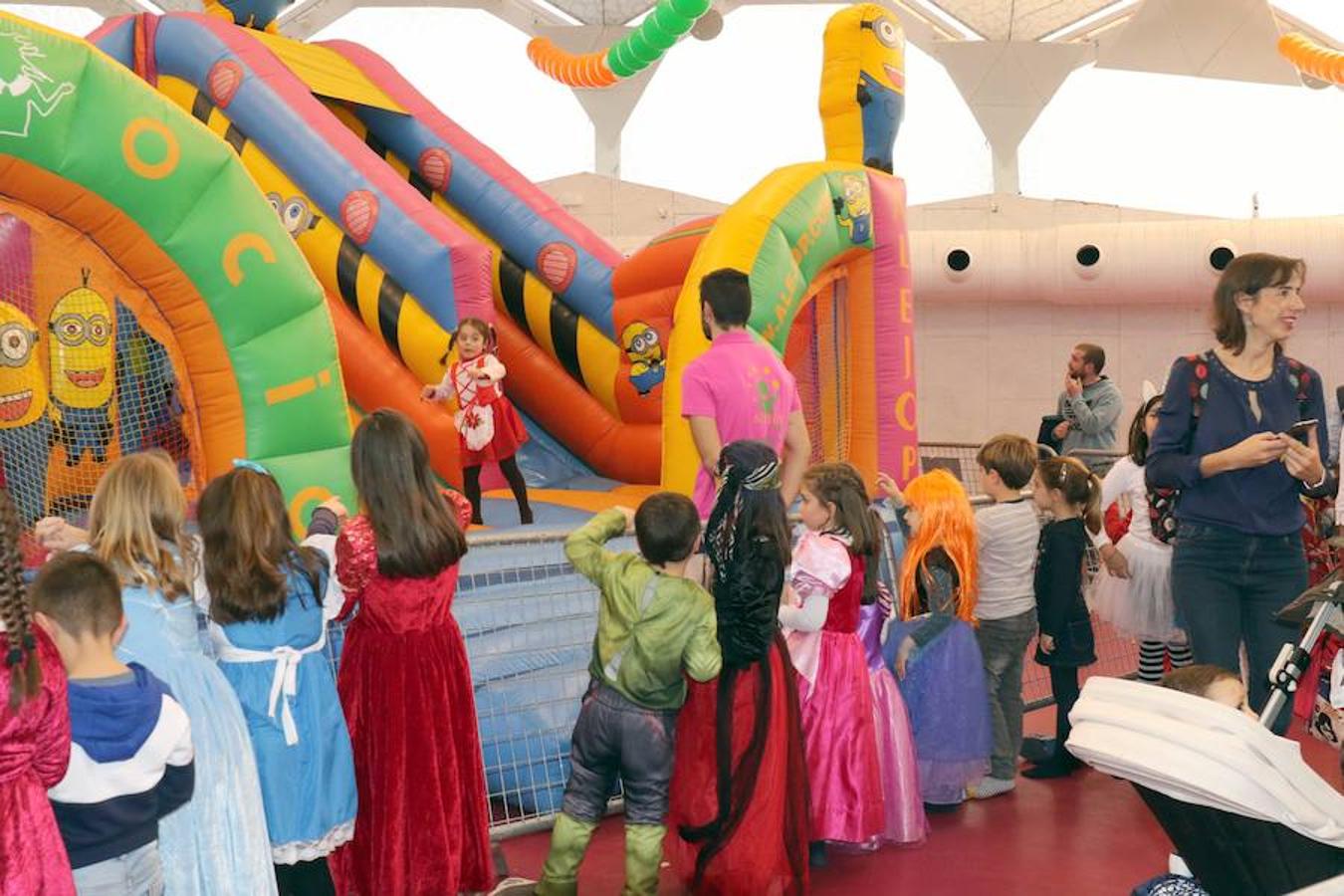 Pregón y actividades de carnaval en la Cúpula del Milenio.