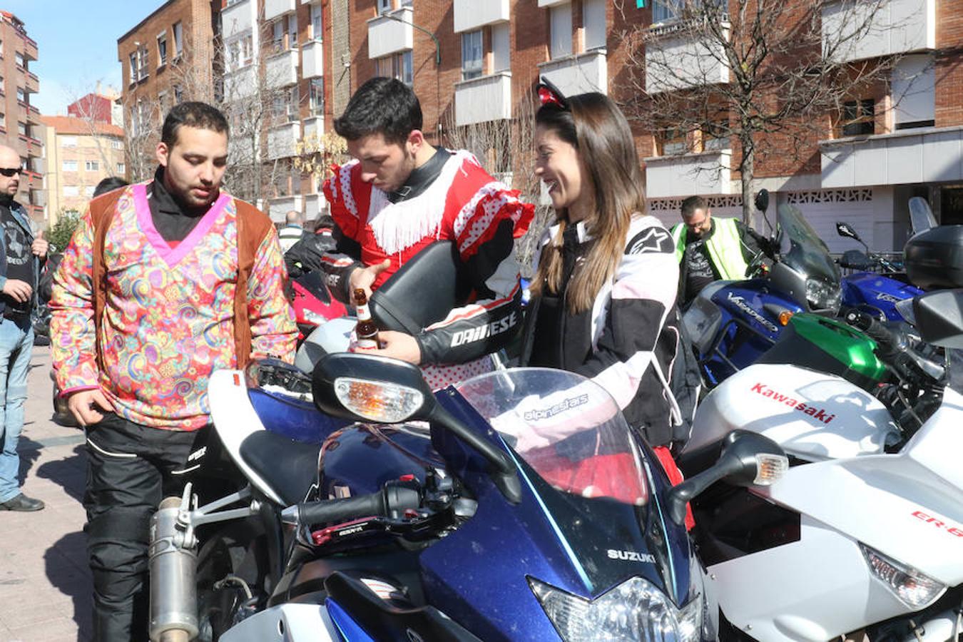 Fotos: Carnaval motero y exhibición de coches clásicos en Valladolid