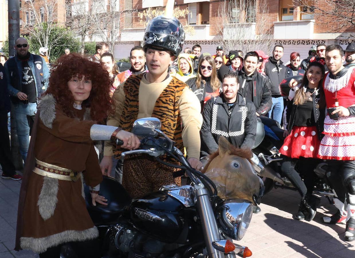Fotos: Carnaval motero y exhibición de coches clásicos en Valladolid