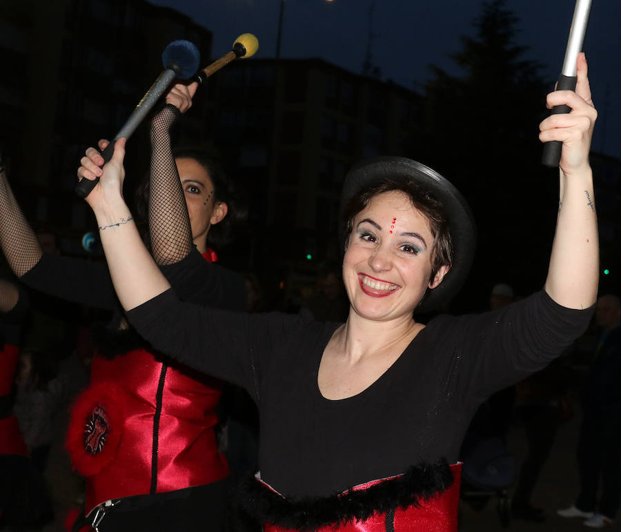 Fotos: Batucada en el barrio de las Delicias, en Valladolid