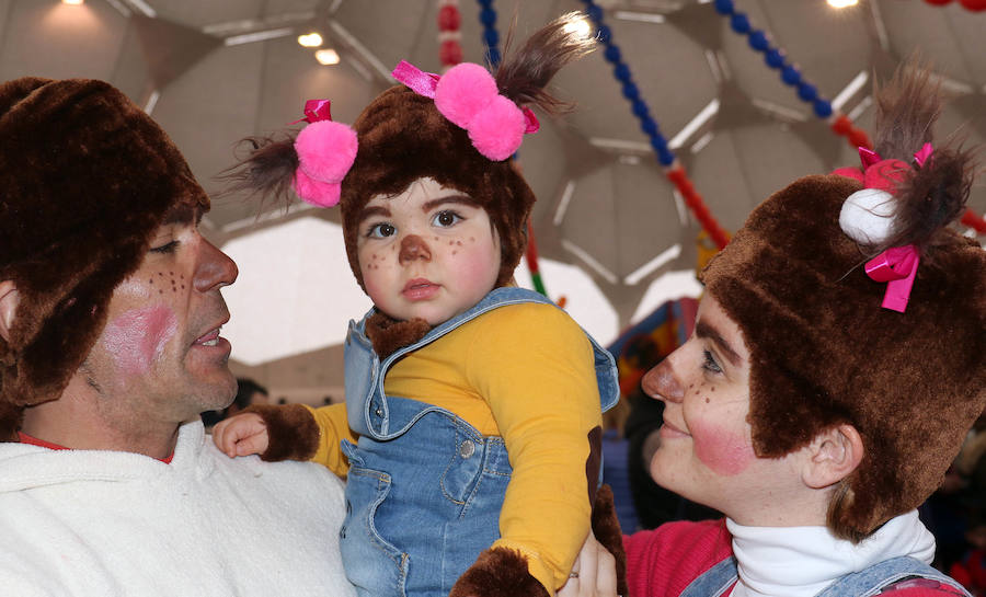 Fotos: Talleres infantiles en la Cúpula del Milenio de Valladolid por carnaval