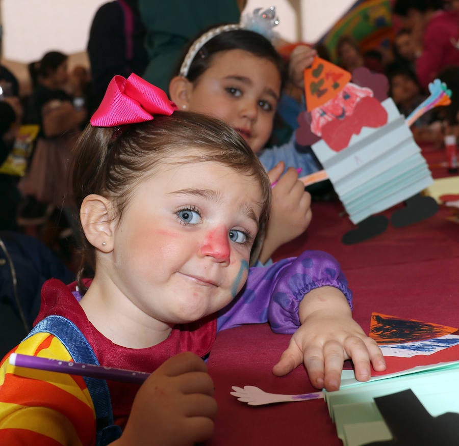 Fotos: Talleres infantiles en la Cúpula del Milenio de Valladolid por carnaval