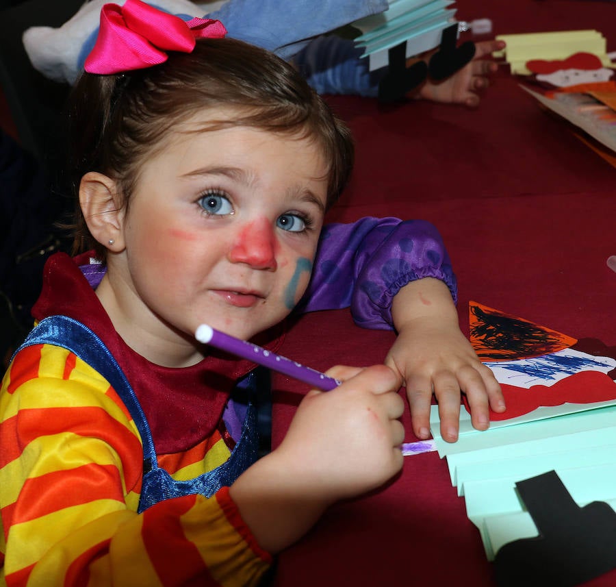 Fotos: Talleres infantiles en la Cúpula del Milenio de Valladolid por carnaval