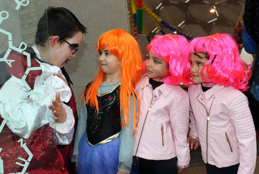 Fotos: Talleres infantiles en la Cúpula del Milenio de Valladolid por carnaval