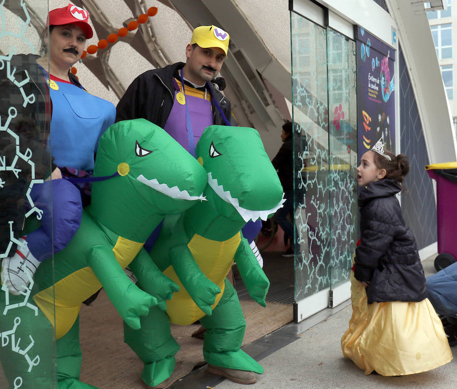 Fotos: Talleres infantiles en la Cúpula del Milenio de Valladolid por carnaval