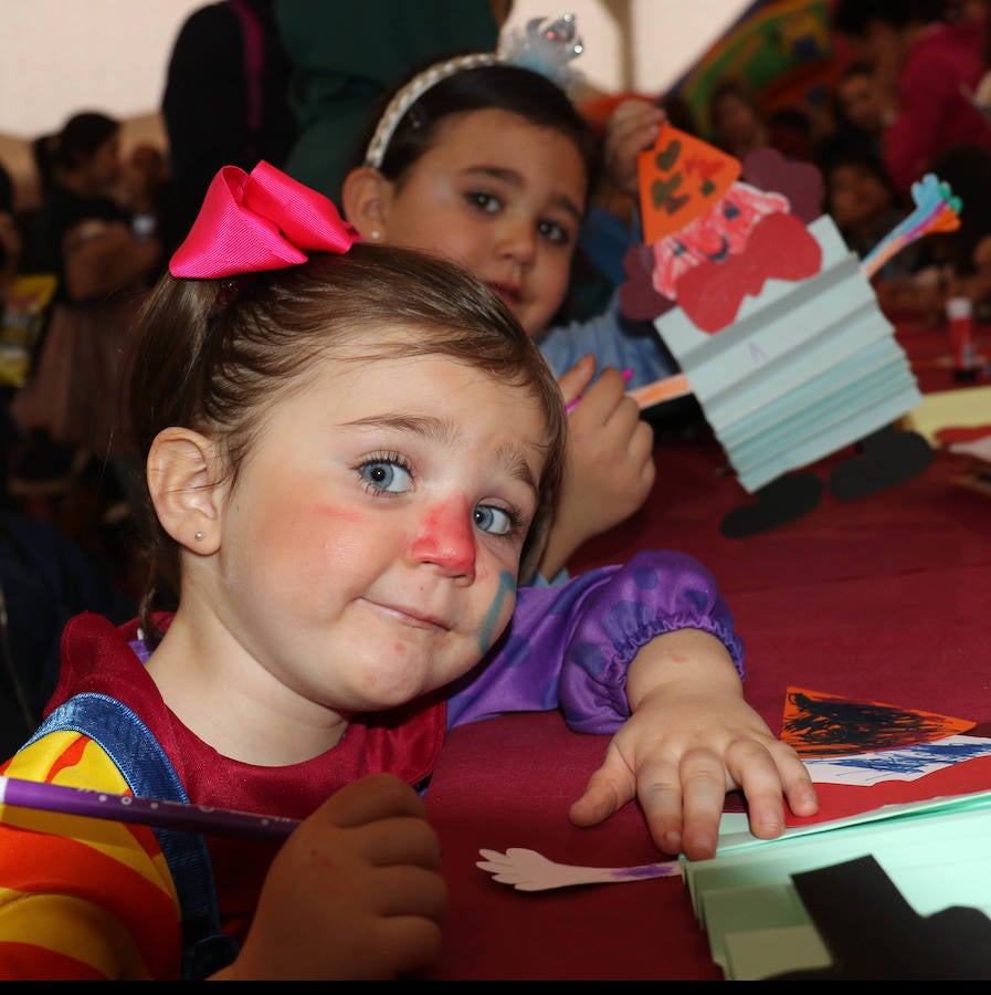 Fotos: Talleres infantiles en la Cúpula del Milenio de Valladolid por carnaval