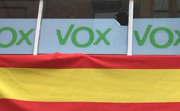 Vox denuncia el ataque a su sede de Valladolid mediante una pedrada