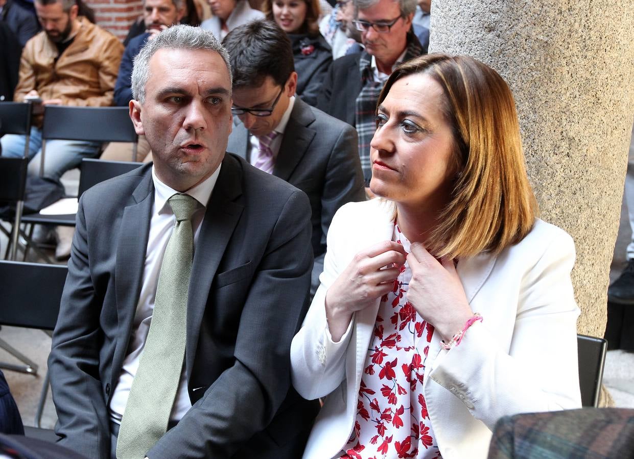 Su viuda asistió junto a sus hijos, Jorge, Marta y Pablo, a un homenaje en el que, en palabras del actual regidor de Valladolid, Óscar Puente, «uno se siente pequeño al hablar de alguien tan grande«