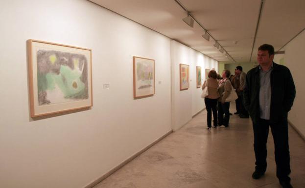 Visitantes de la colección permanente de Esteban Vicente en su museo de Segovia. 