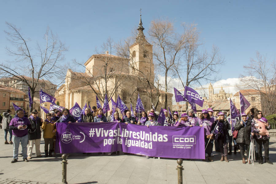 CC OO y UGT se concentran por el Día de la Mujer en Segovia. 