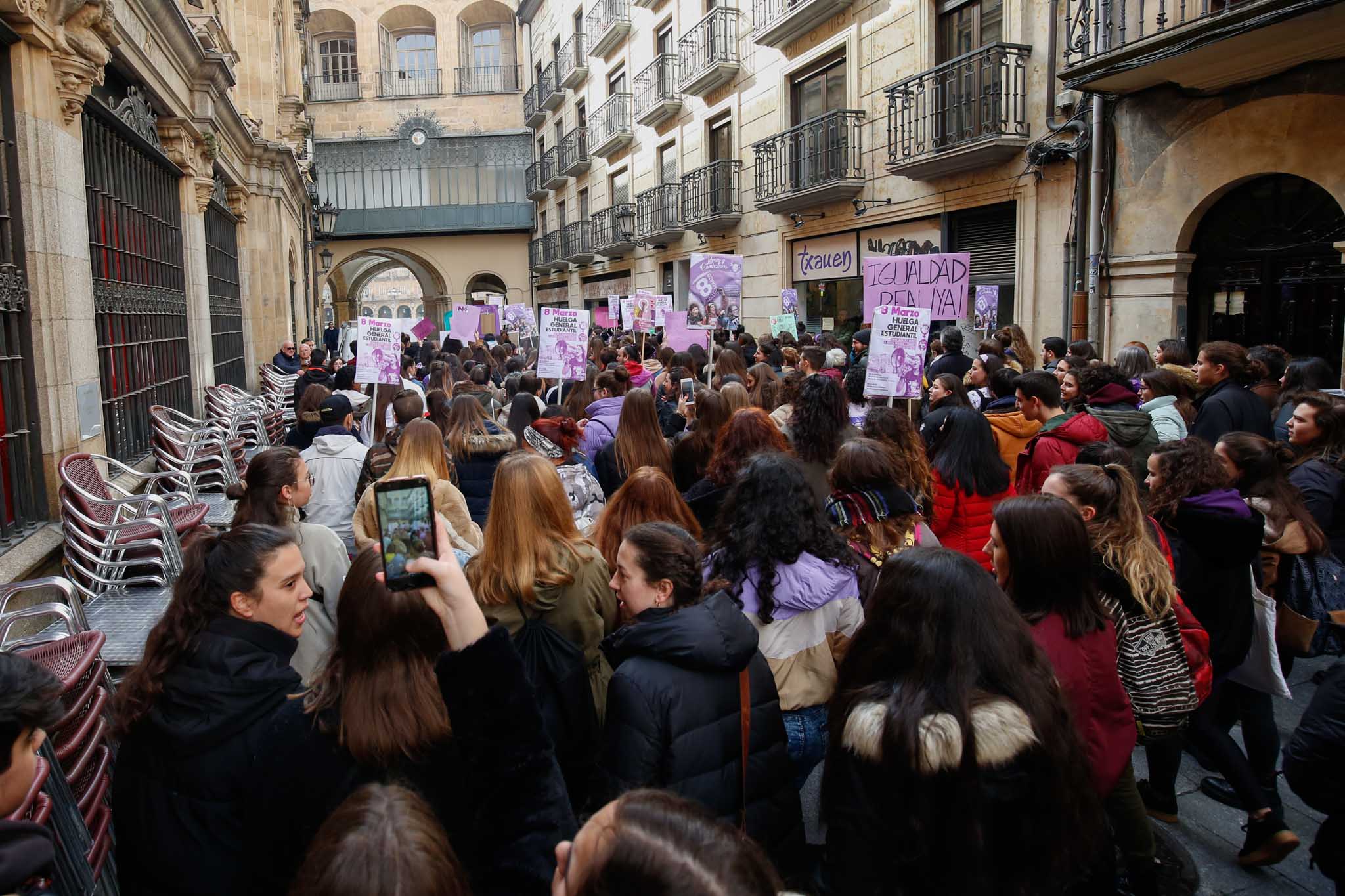 Fotos: Concentración estudiantil del 8-M en la plaza de los Bandos de Salamanca