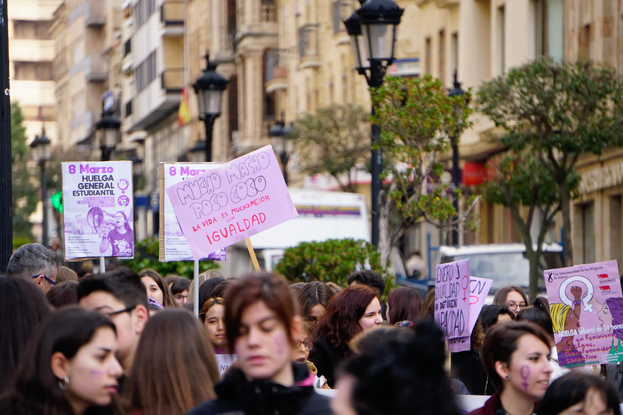 Fotos: Concentración estudiantil del 8-M en la plaza de los Bandos de Salamanca