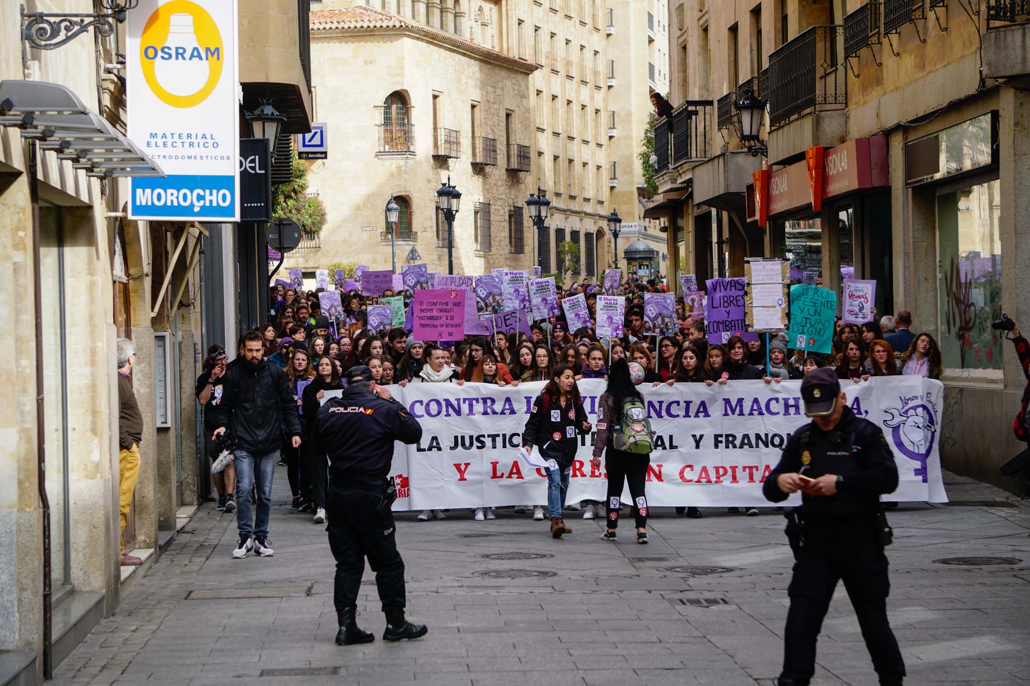 Fotos: Concentración estudiantil del 8-M en la plaza de los Bandos de Salamanca