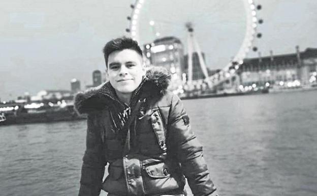 David Martínez, ante la noria de Londres, en una fotografía facilitada por Scotland Yard.