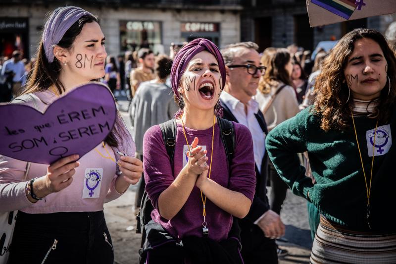 Una marea morada recorre todo el país para reivindicar la igualdad de género