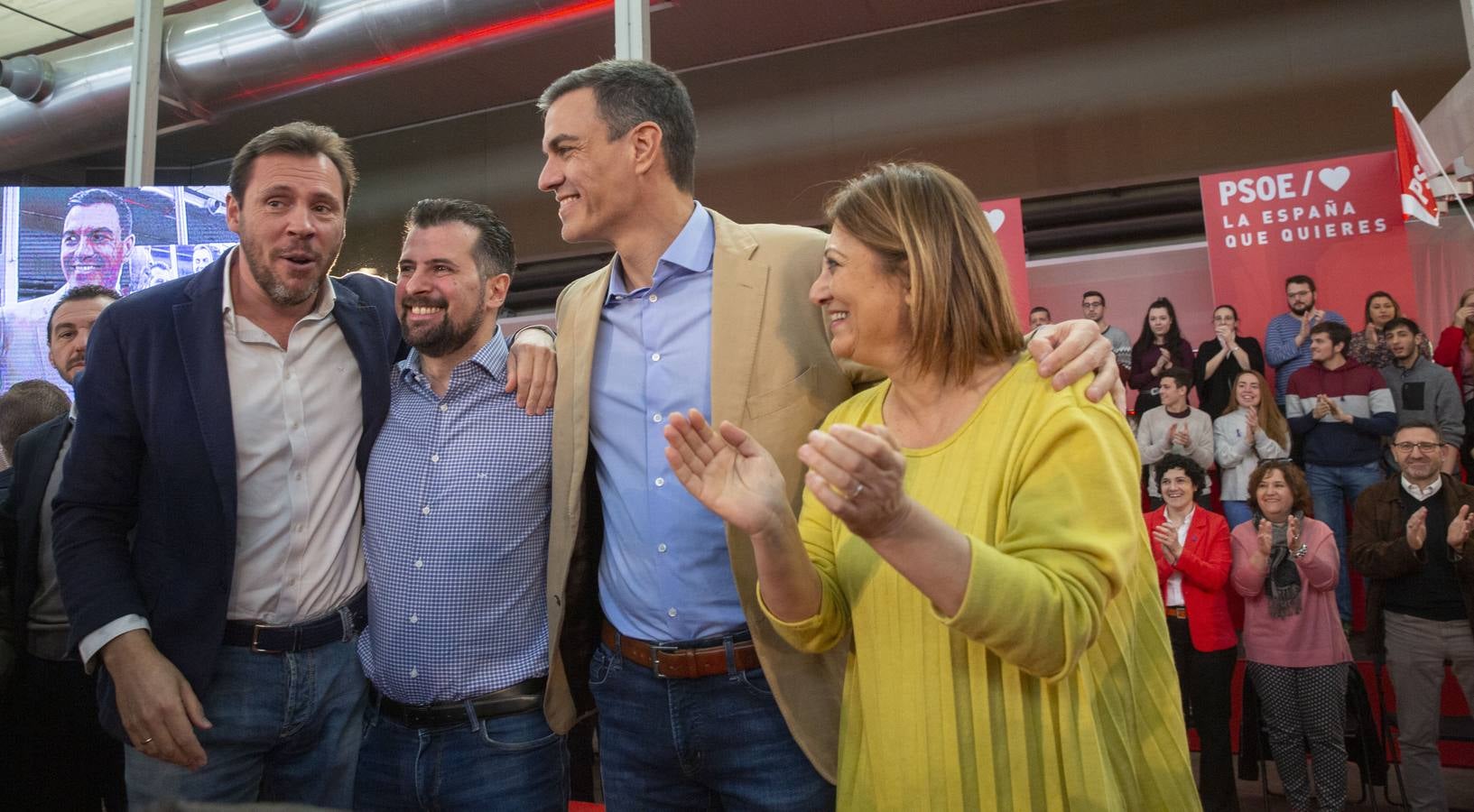 En la Feria de Muestras, donde tuvo lugar el encuentro, el líder del PSOE reivindicó al PSOE «como el partido que une, frente la confrontación, la mentira y la crispación de Ciudadanos y PP»