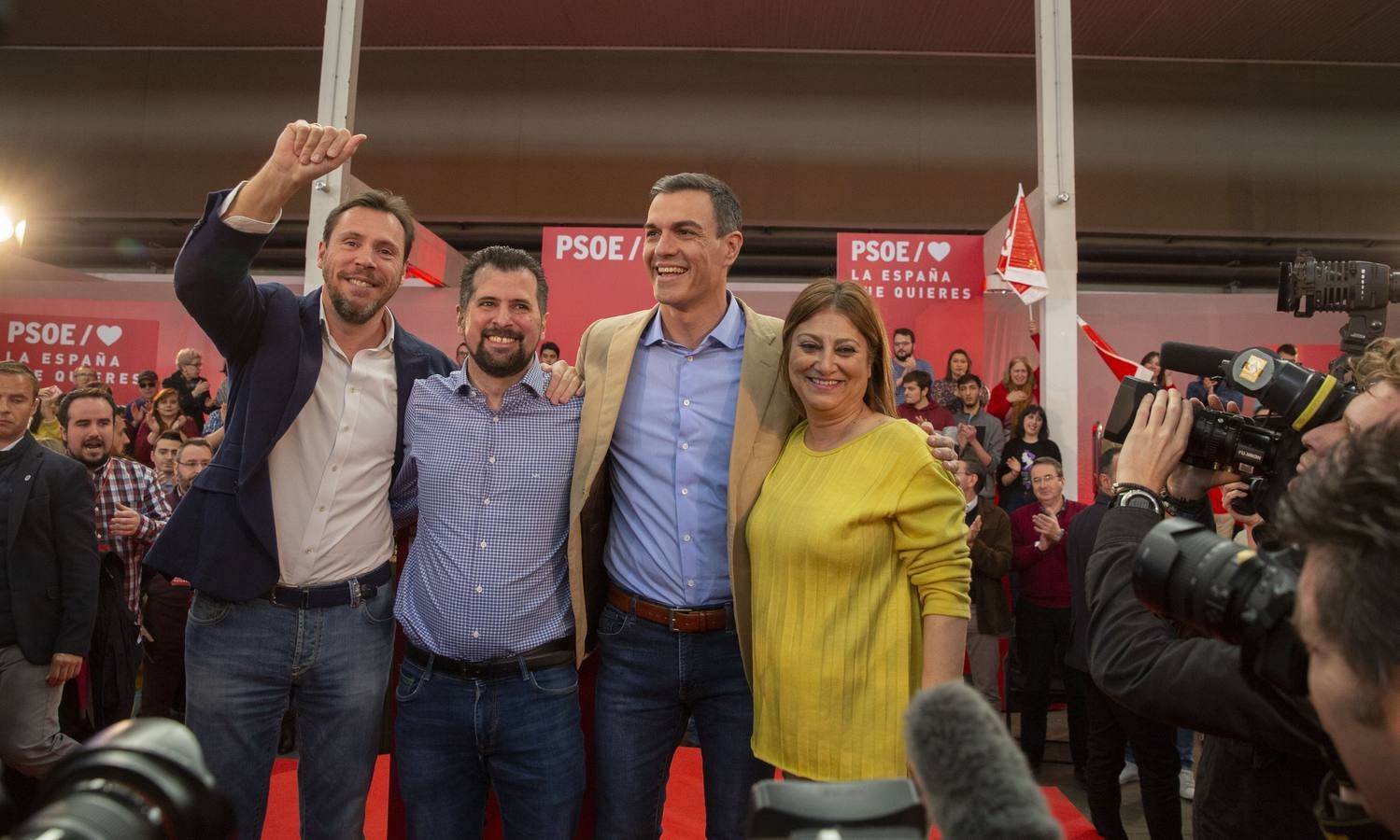 En la Feria de Muestras, donde tuvo lugar el encuentro, el líder del PSOE reivindicó al PSOE «como el partido que une, frente la confrontación, la mentira y la crispación de Ciudadanos y PP»