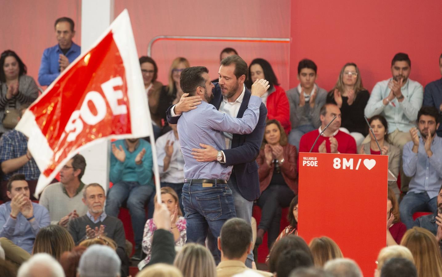 En la Feria de Muestras, donde tuvo lugar el encuentro, el líder del PSOE reivindicó al PSOE «como el partido que une, frente la confrontación, la mentira y la crispación de Ciudadanos y PP»
