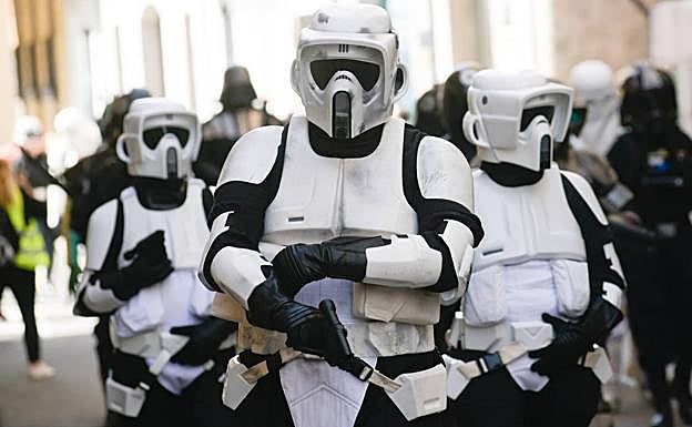 Gran desfile Cosplay en Valladolid con motivo del XIII Salón del cómic y del manga de Castilla y León.