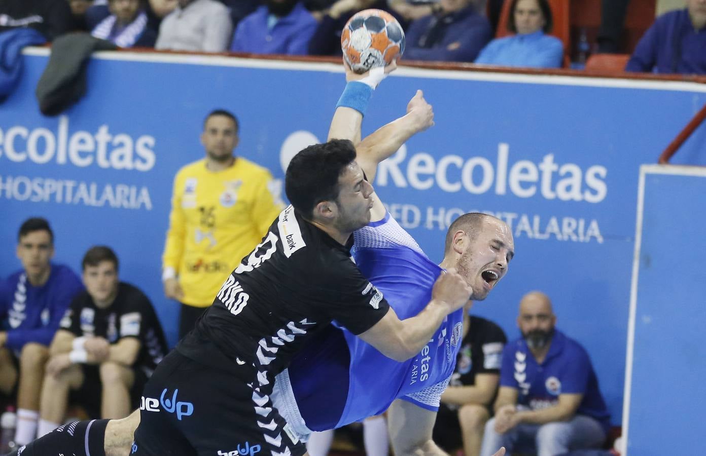 El equipo vallisoletano derrota al conjunto cántabro gracias a su buena defensa y a sus momentos de fluidez en ataque