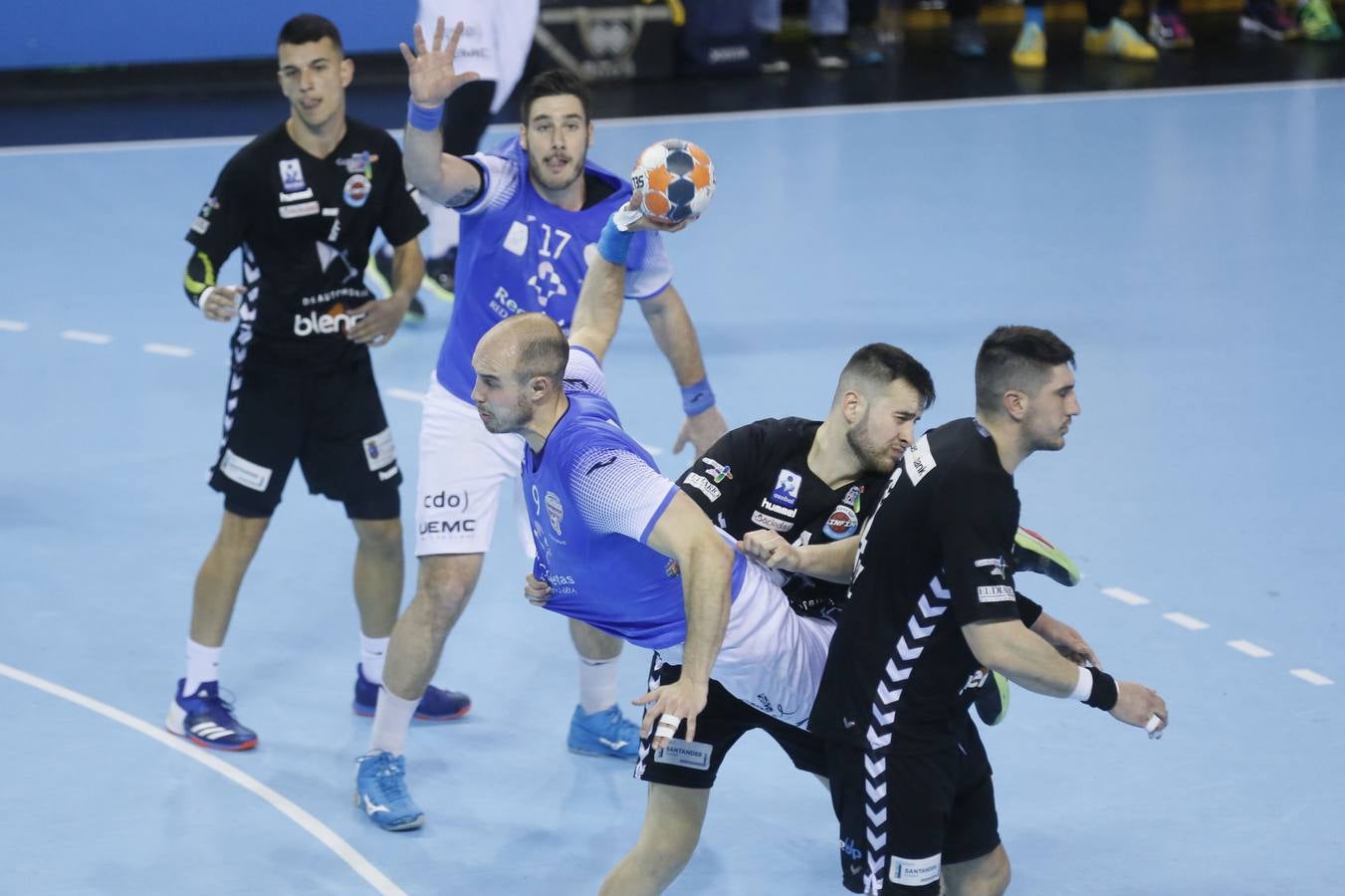 El equipo vallisoletano derrota al conjunto cántabro gracias a su buena defensa y a sus momentos de fluidez en ataque