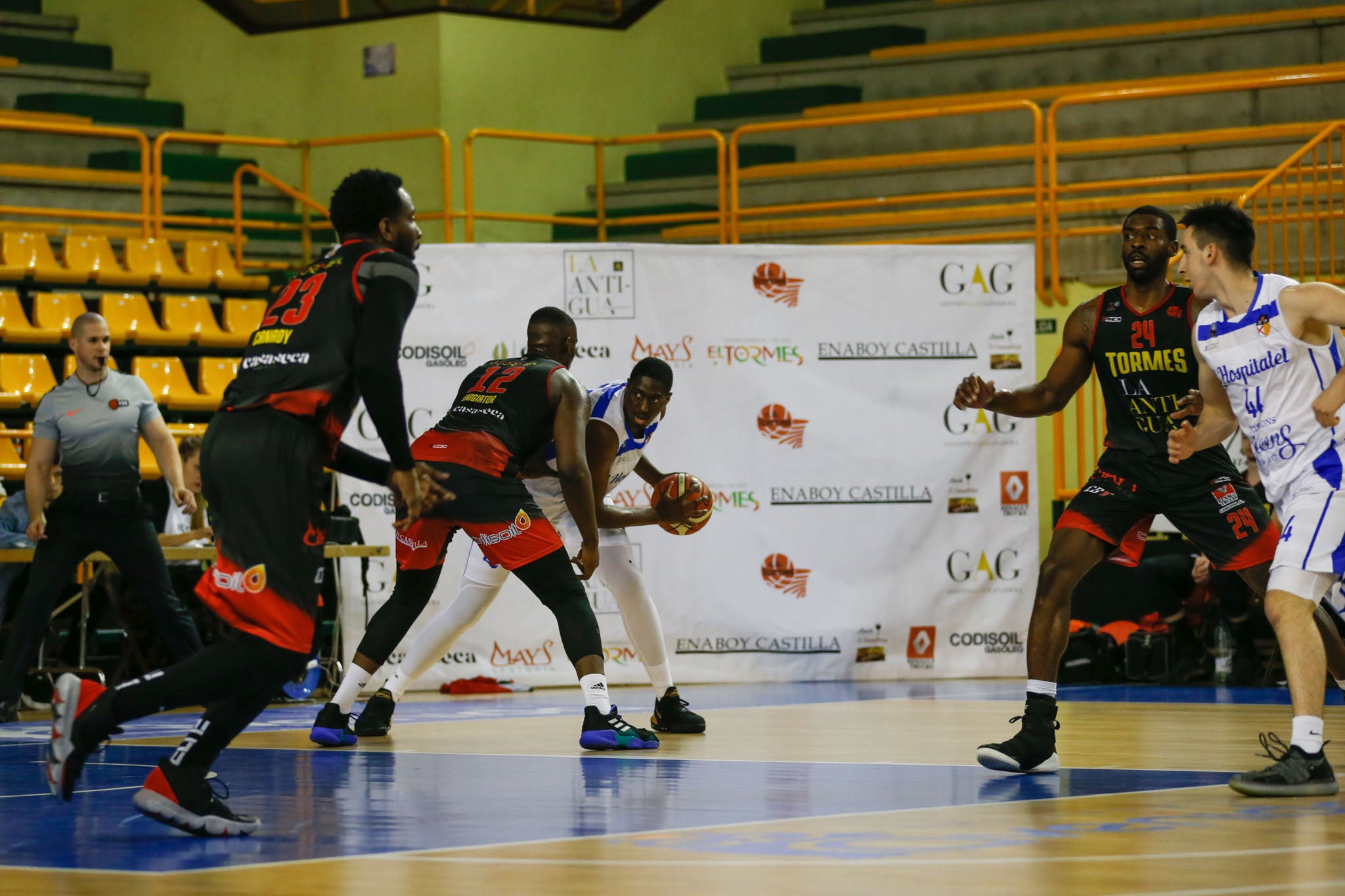 El equipo salmantino suma su quinta victoria y abandona el farolillo rojo del grupo de la permanencia