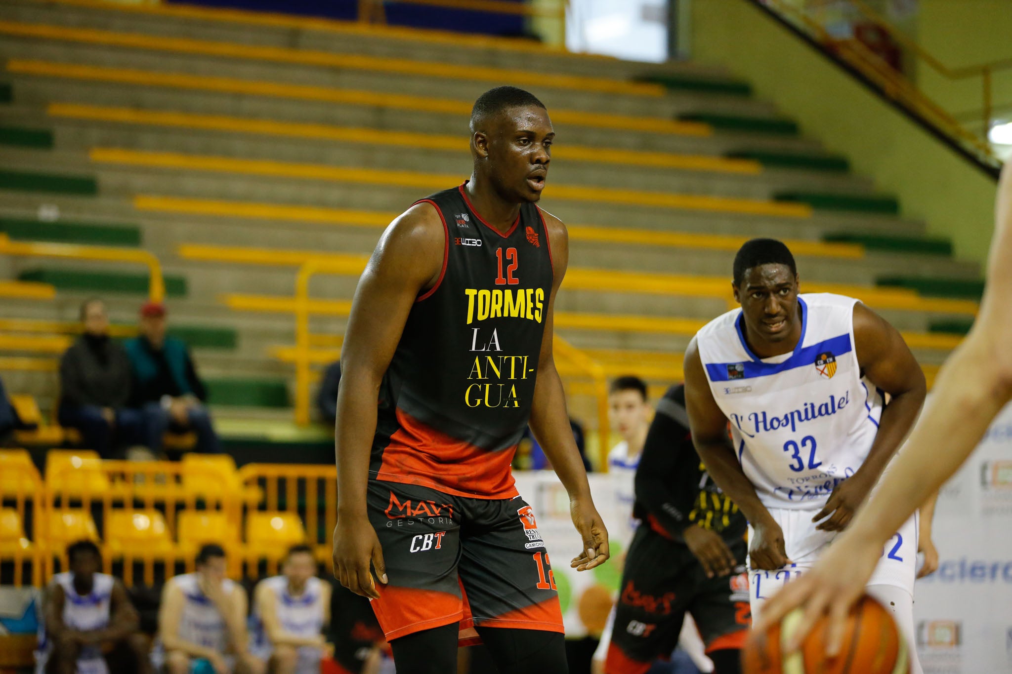 El equipo salmantino suma su quinta victoria y abandona el farolillo rojo del grupo de la permanencia