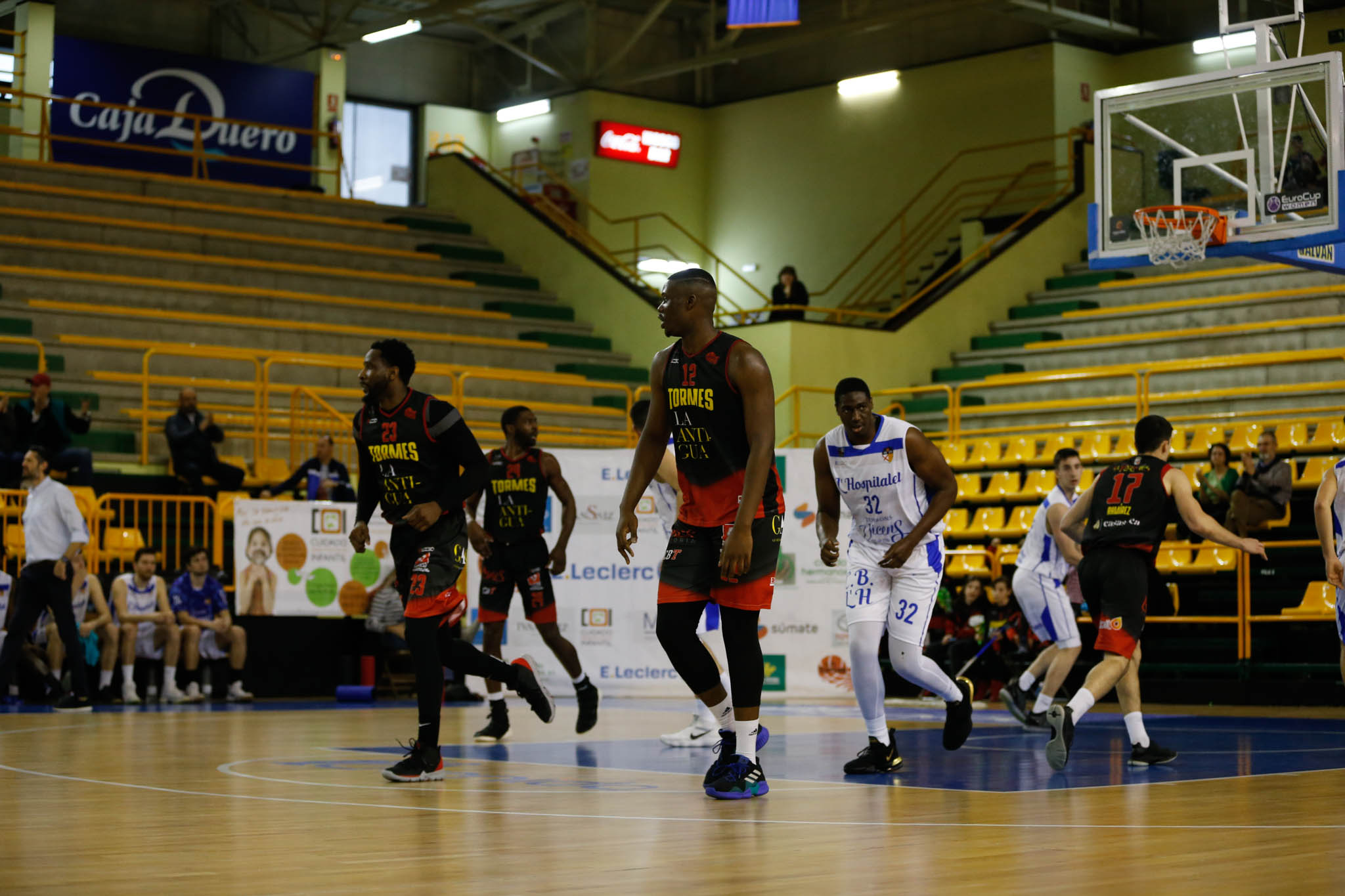 El equipo salmantino suma su quinta victoria y abandona el farolillo rojo del grupo de la permanencia