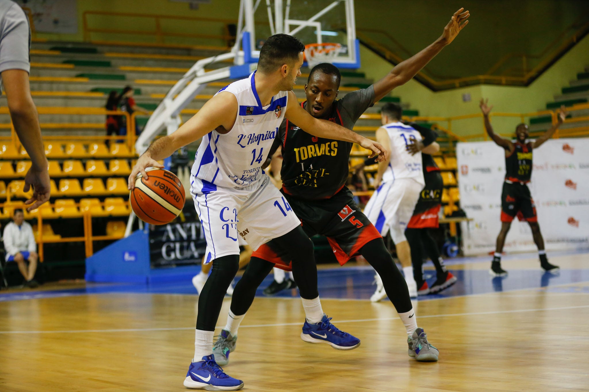 El equipo salmantino suma su quinta victoria y abandona el farolillo rojo del grupo de la permanencia